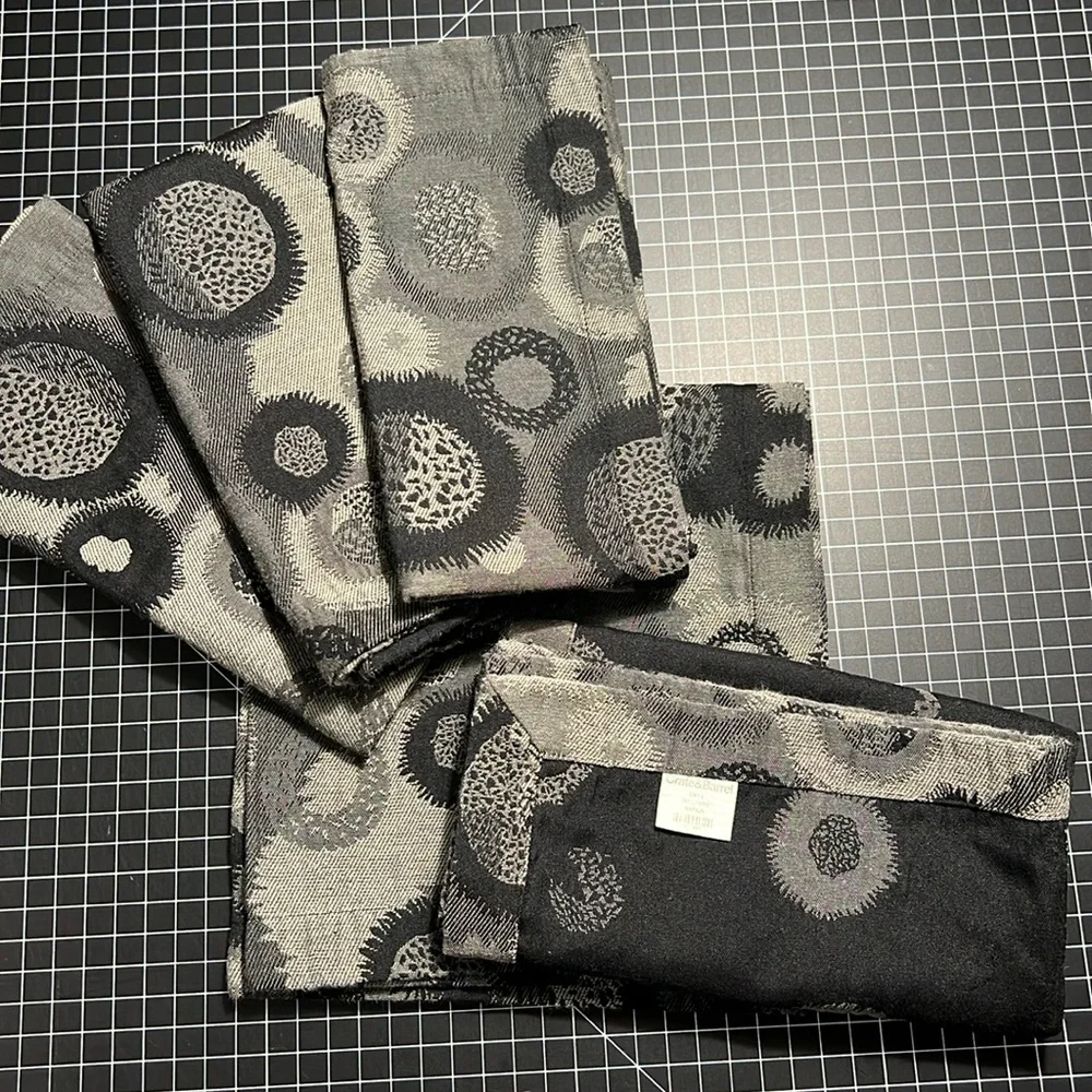 5 New Crate & Barrel Cloth Napkins Onyx Jacquard 20”x20”